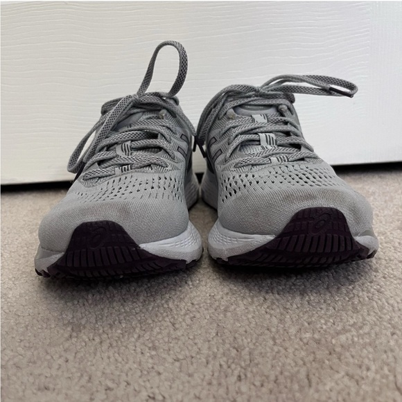 Asics Gel-Kayano 28 Women’s Sz 10 Running Shoes Gray Low-Top Athletic Sneakers - Picture 3 of 11